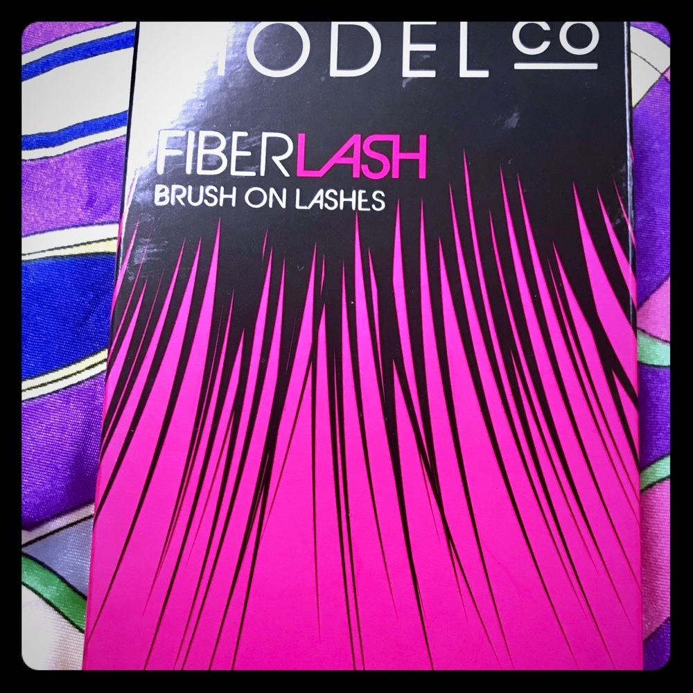 Model co Fiber Lash